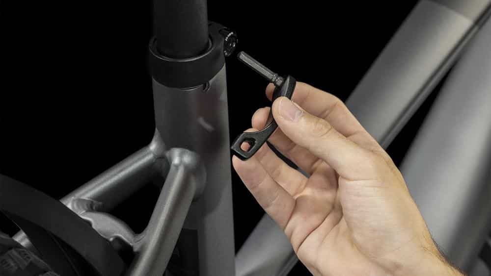 Cube Nuride Hybrid Performance 625 Allroad graphite´n´black