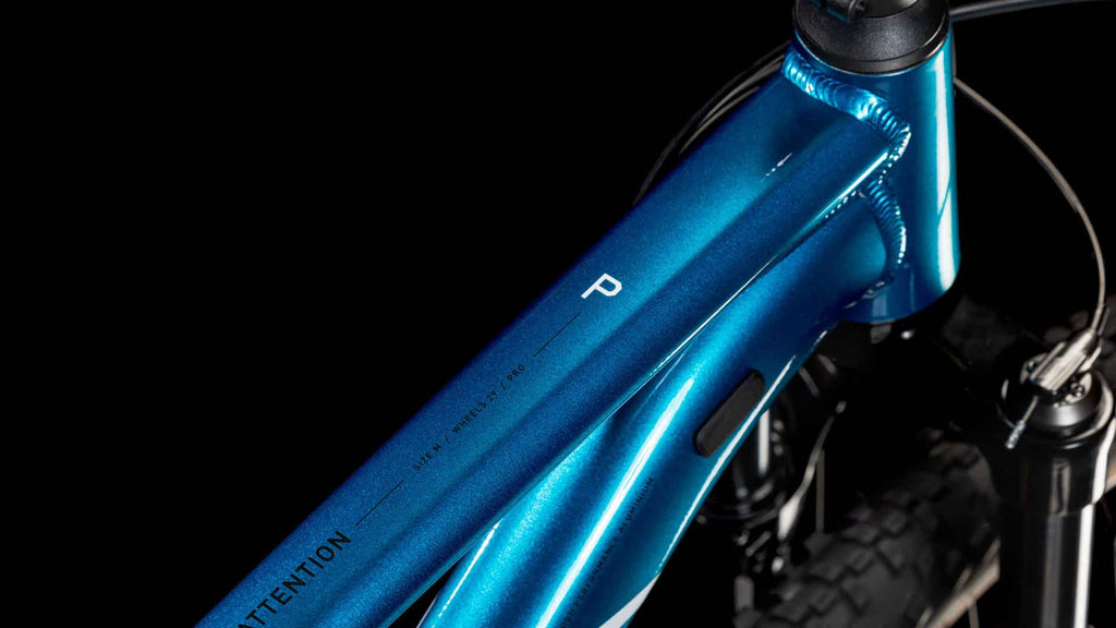 Cube Attention Pro metallicteal n white