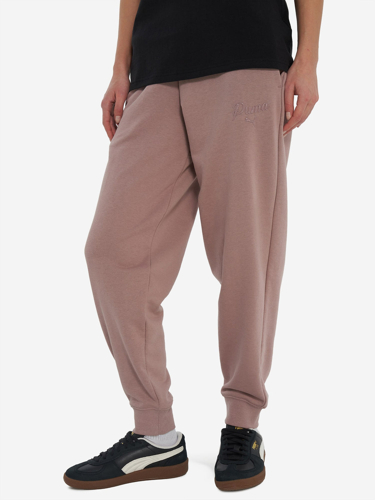 brīvā laika bikses ess script comfort sweatpants tr cl sand pu 691763 88