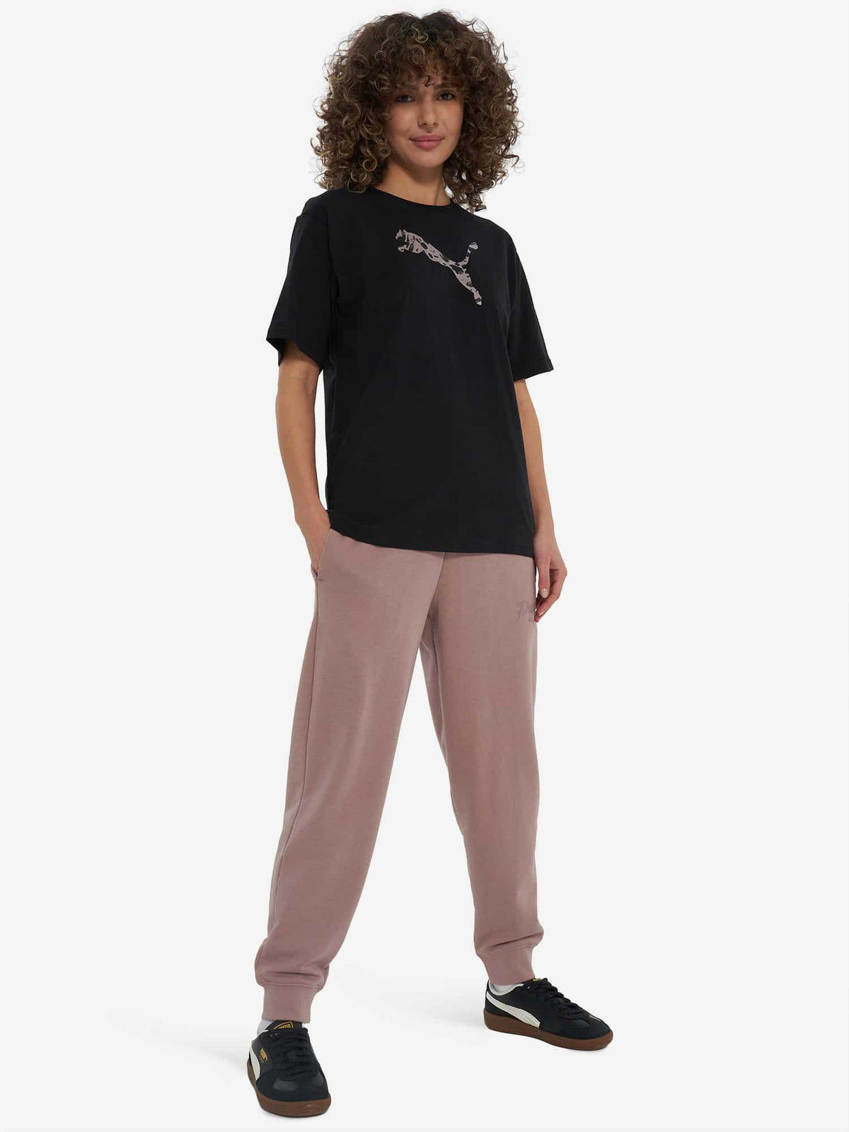 brīvā laika bikses ess script comfort sweatpants tr cl sand pu 691763 88 1