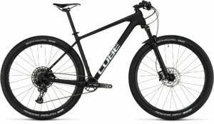 616050 Cube Reaction C62 One Carbon´n´white