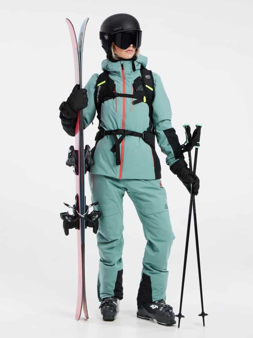 6611932 473 Model Front Full 01